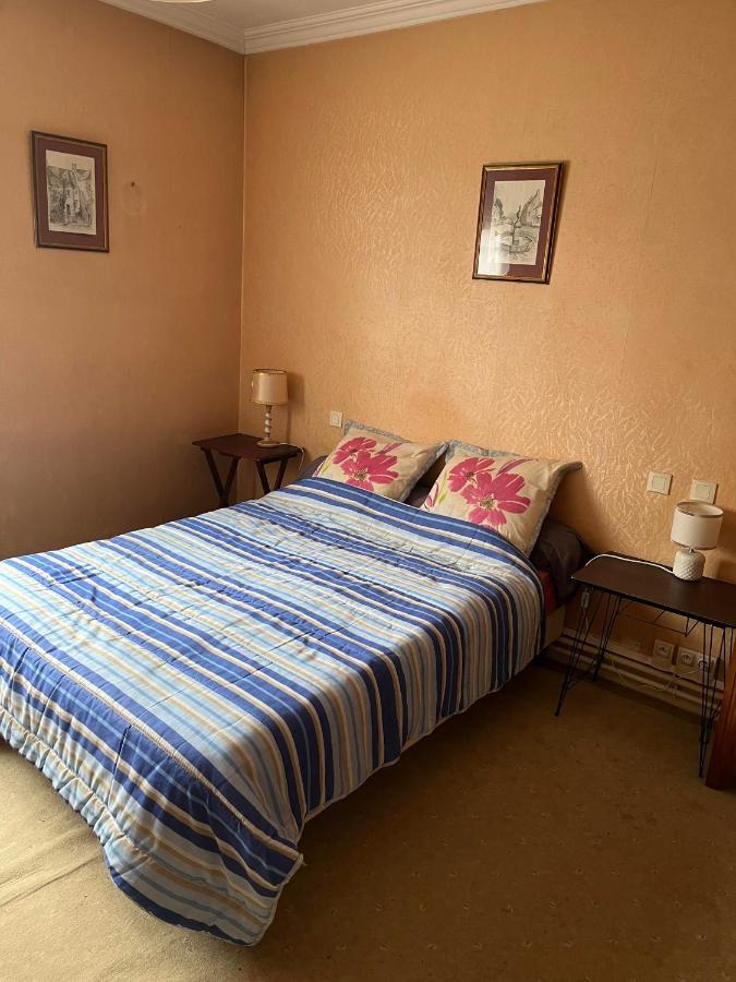 Chambre D Hotes Chez Josiane Bed & Breakfast Mayenne Exterior photo