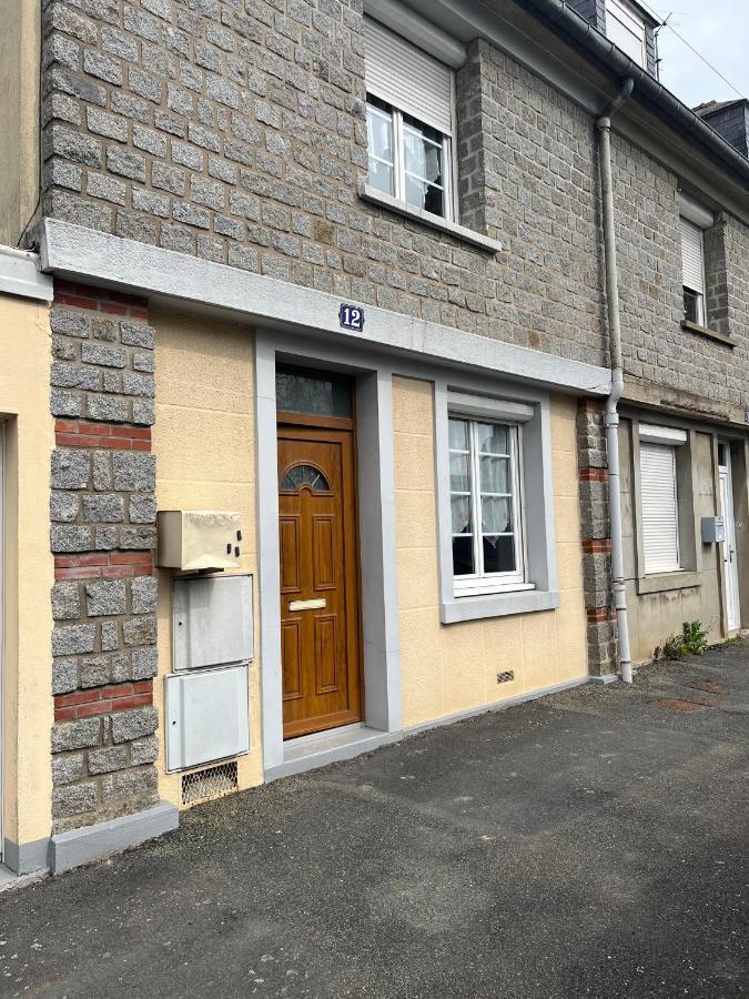 Chambre D Hotes Chez Josiane Bed & Breakfast Mayenne Exterior photo