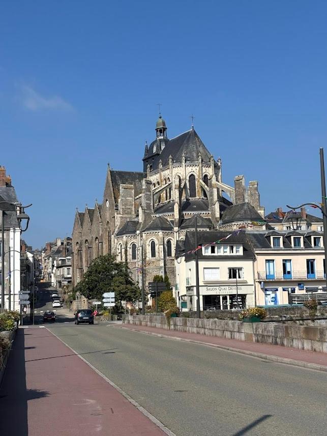 Chambre D Hotes Chez Josiane Bed & Breakfast Mayenne Exterior photo