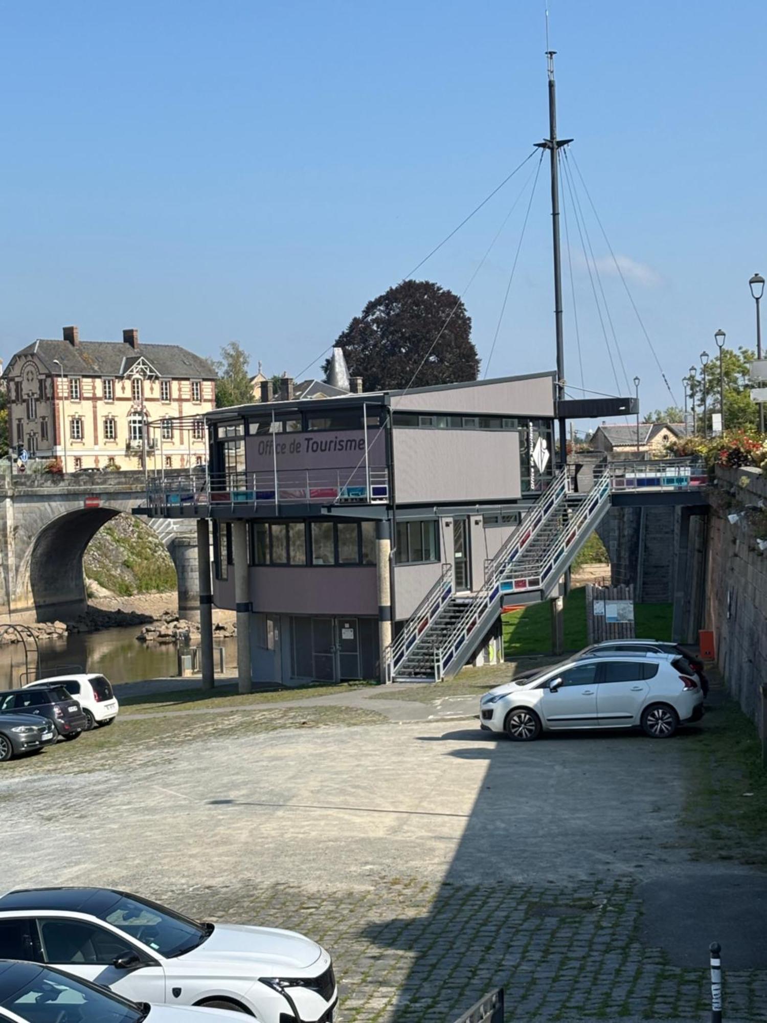 Chambre D Hotes Chez Josiane Bed & Breakfast Mayenne Exterior photo